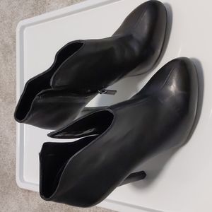 Black Jessica Simpson bootie heels, size 8
